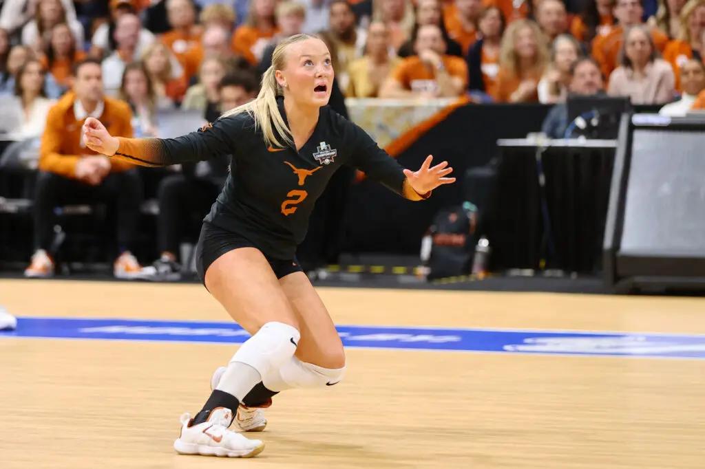Texas Dominates, Pitt Shocks Kentucky
